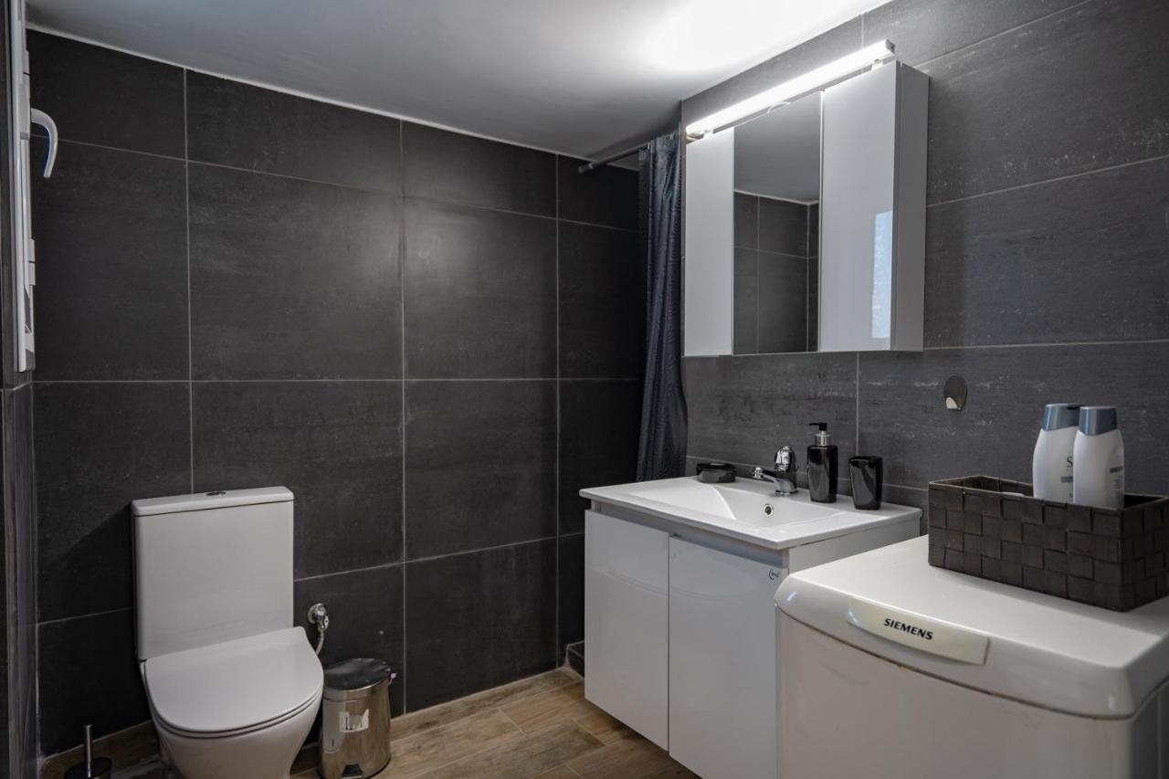 Dimotiko Theatro Metro St. 1 Bedroom 4 Pers. Flat Piraeus Luaran gambar