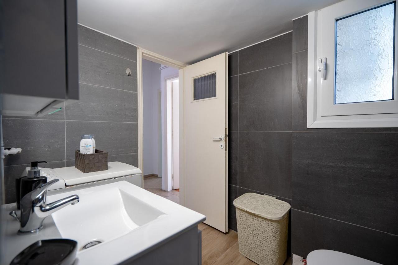 Dimotiko Theatro Metro St. 1 Bedroom 4 Pers. Flat Piraeus Luaran gambar